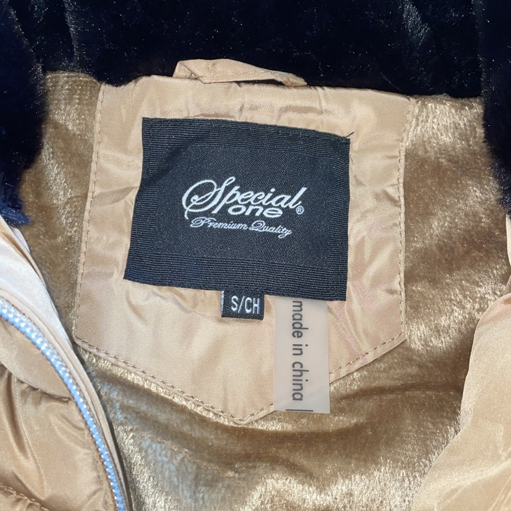 NWOT SPECIAL ONE Premium Quality Women's Beige Puffer Vest.  Size Small - Picture 4 of 7